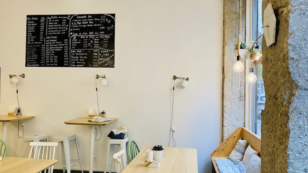 intérieur du lumen café pour travailler à lyon 2