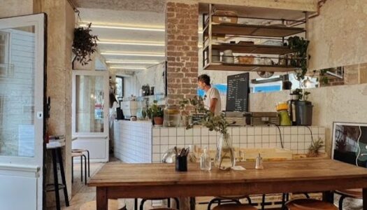 ambiance au two doors a paris 18, un café pour travailler