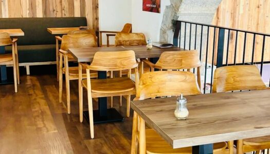 Café wifi à Lyon 6 - Ambiance et chaise de l'étage du Shoukâ