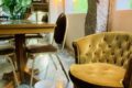 gouter avec cookie et fauteuil confortable chez Petite Pension à Lyon 1