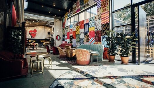 photo montrant l'entrée du café