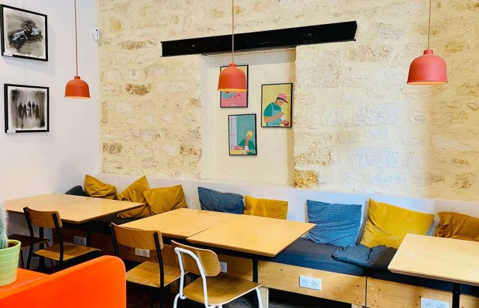 anti café bordeaux coworking tables