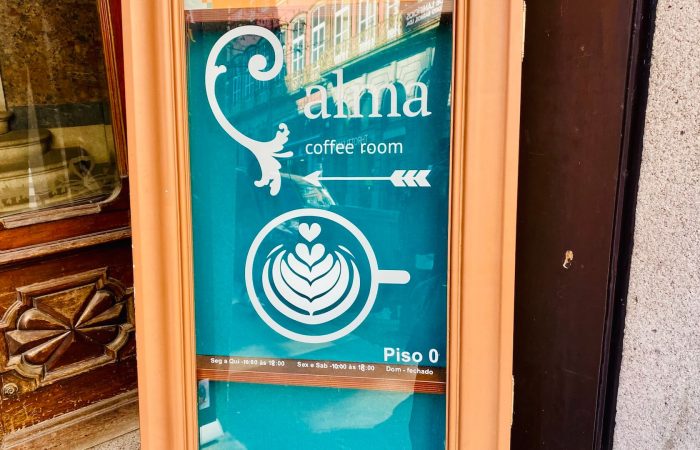 c alma coffee shop pour travailler à porto devanture