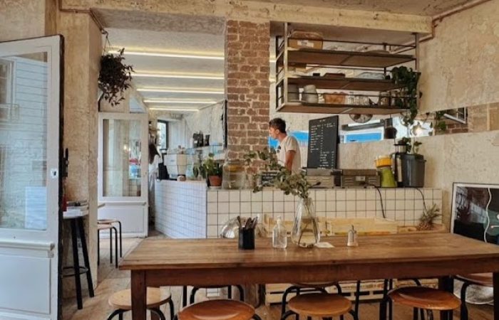 ambiance au two doors a paris 18, un café pour travailler