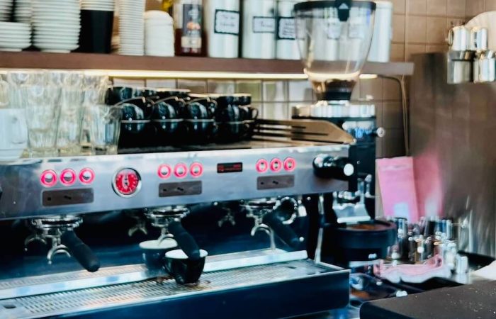 café wifi à Lyon 1 - le pilo café et son immense salle