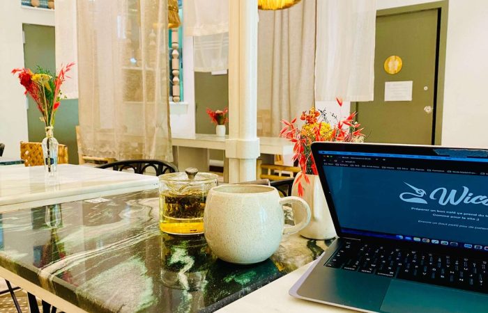 table intérieure contrast coffee shop bordeaux