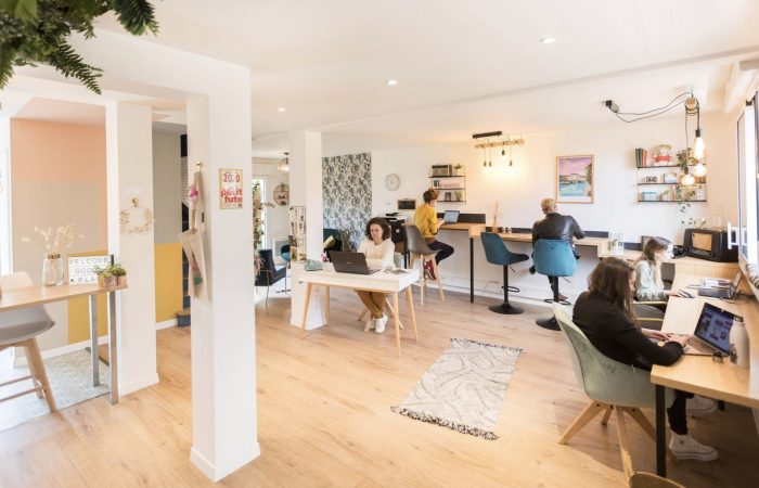 photo de l'open space épurée et lumineux