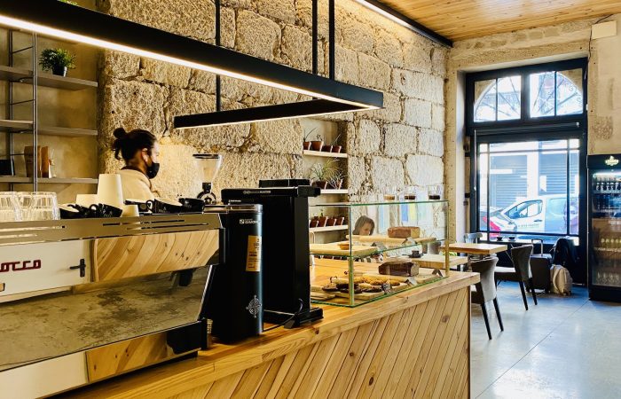 fabrica roaster coffee shop à porto comptoir