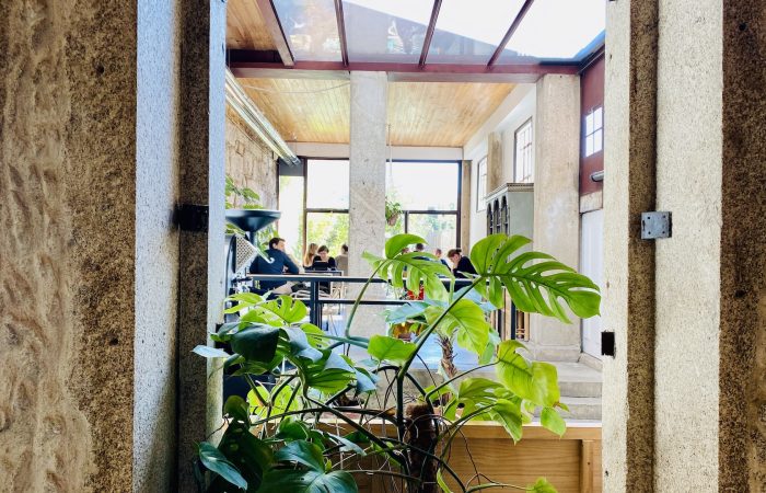 fabrica roaster coffee shop à porto salle verrière