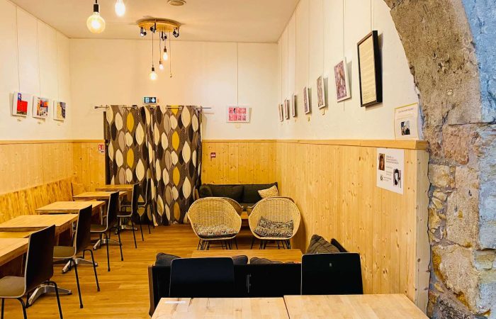 raconte moi la terre café lyon 2 tables