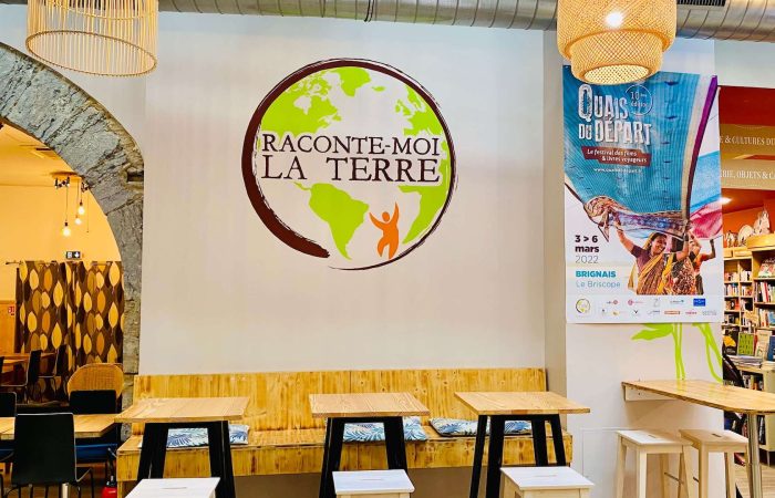 raconte moi la terre café lyon 2 tables