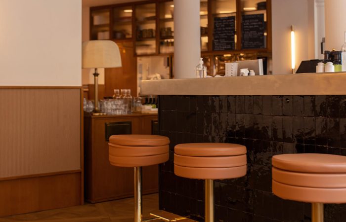 the floor paris 2 bar