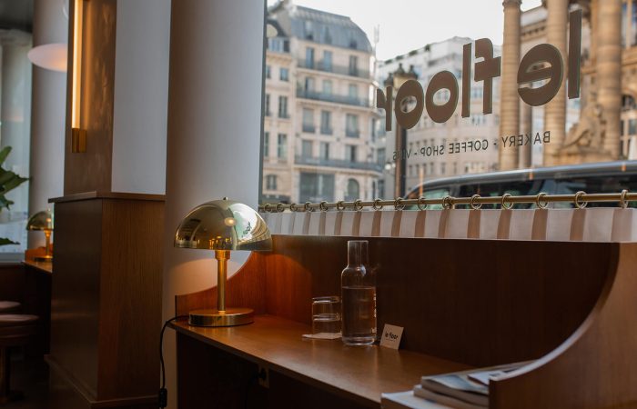 the floor paris 2 cafe pour freelance tables