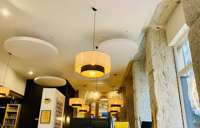 intérieur du café joyeux pour travailler à lyon 2